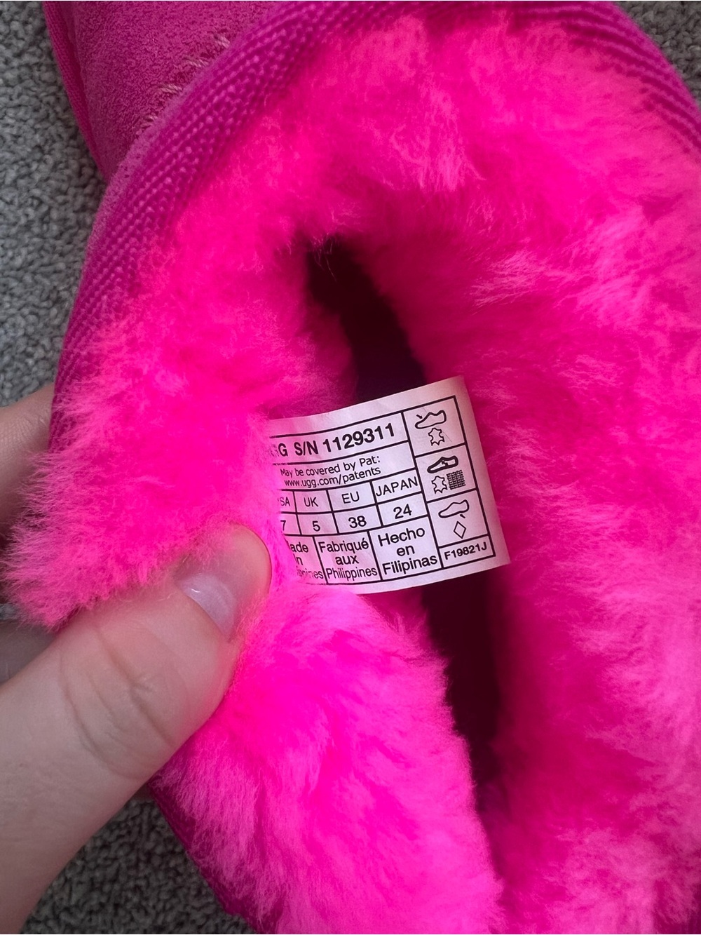 Ugg Classic Ultra Mini Boots - Picture 5 of 5